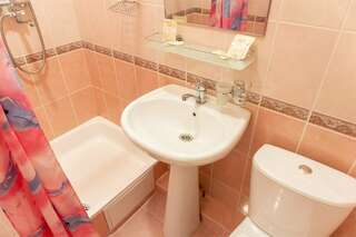 Пансионат Октябрь Кисловодск Стандартный двухместный номер с 2 отдельными кроватями и общей ванной комнатой-4