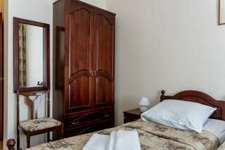 Пансионат Октябрь Кисловодск Стандартный двухместный номер с 2 отдельными кроватями и общей ванной комнатой-3