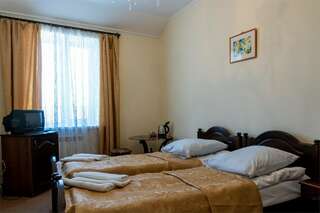 Пансионат Октябрь Кисловодск Стандартный двухместный номер с 2 отдельными кроватями и общей ванной комнатой-1