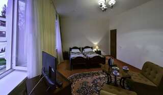 Пансионат Октябрь Кисловодск Улучшенный двухместный номер с 2 отдельными кроватями-1